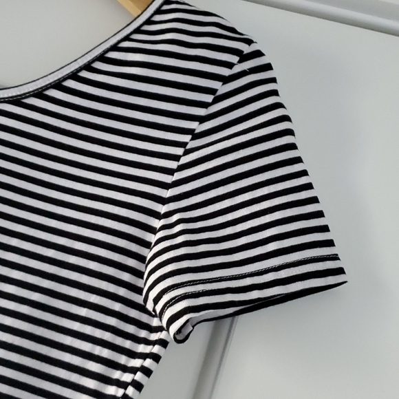 Kiss One black/white striped crop top! - Picture 3 of 4